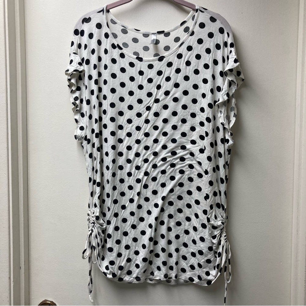 5/$15 Acting Pro White & Black Polka Dot SS Top 2X